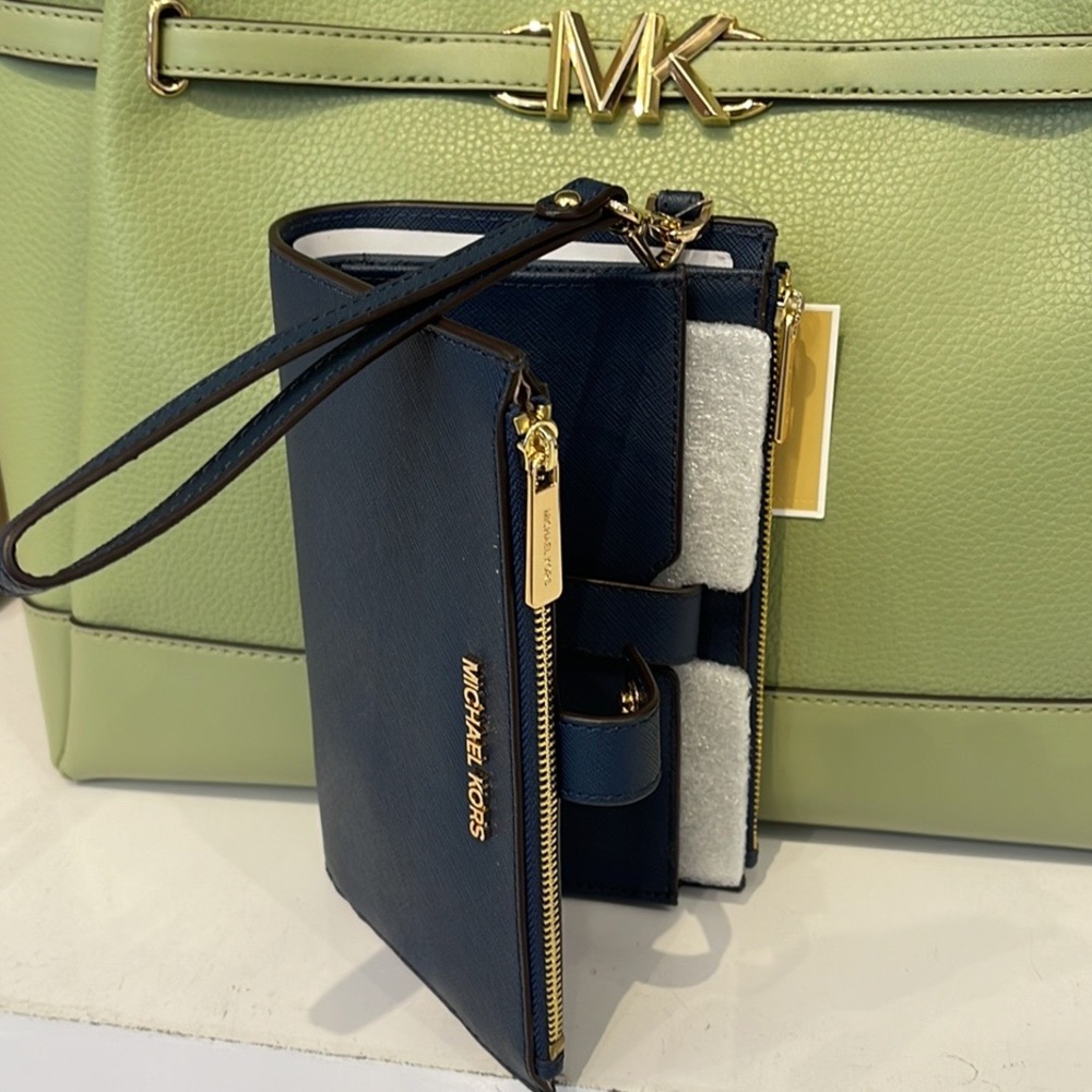 MICHAEL KORS LARGE DOUBLE ZIP WRISTLET WALLET PHONE CASE 
Navy NWT